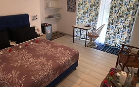 A Tomo Mai Homestay, Close To Airport, Private Bathroom Free Parking And Wifi With High Connection And Breakfast Optional